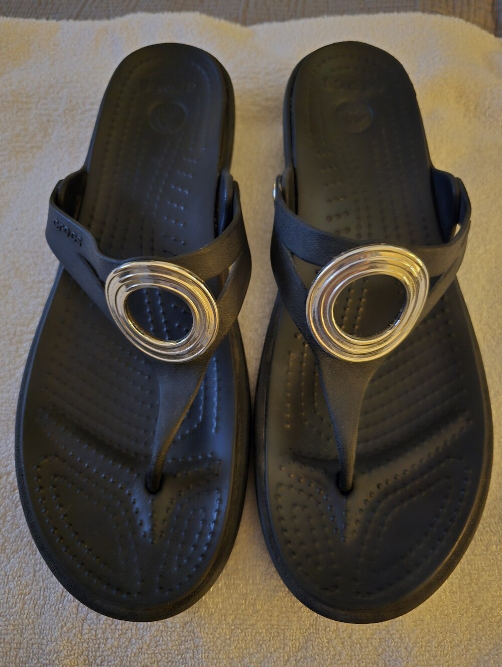 Crocs Sanrah Beveled Circle Sandals - Black/Silver, Size 10